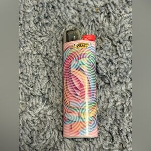 NWT Bic colorful swirl lighter